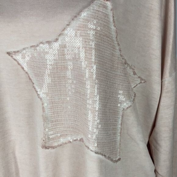 Pebble and Stone women's log sleeved sweatshirt Pink Star Sequin Top size M - Picture 3 of 13